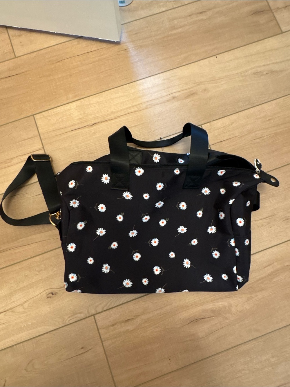 Alice + Olivia Black Daisy-Print Crossbody Tote Bag